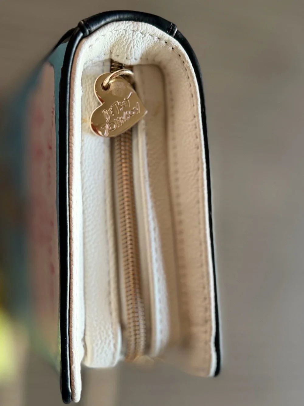 💎 RARE Betsey Johnson Kitsch Betsey’s Adventures Book Purse - Picture 5 of 10
